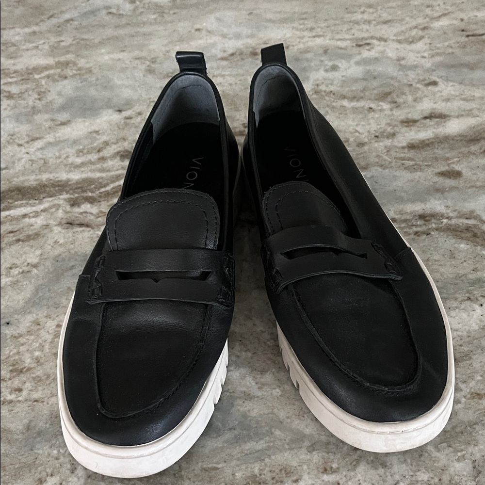 Vionic Women's Black and White Uptown Loafers